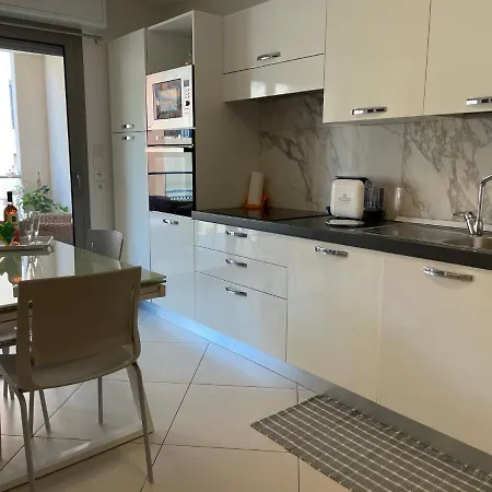 West Bay * マントン