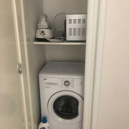 West Bay マントン